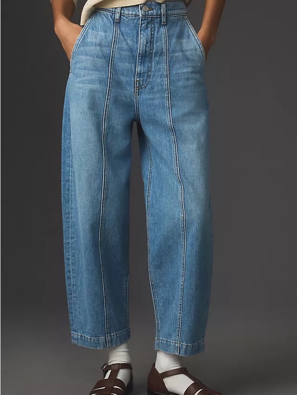 Future Collective Light Wash Barrel Leg Jeans – Women’s Size 4